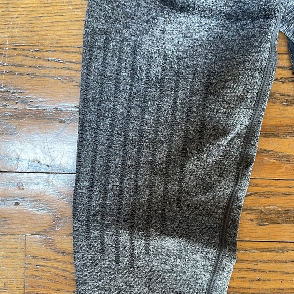 NWOT Athleta exercise tights. Size Small - Picture 4 of 5